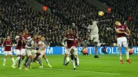 Liverpool menghadapi West Ham United pada laga pekan ke-25 Premier League, di London Stadium, Senin (4/2/2019) malam waktu setempat. (AFP/Glyn Kirk)