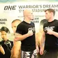 Dua petarung ONE Championship, Zebaztian Kadestam dan Tylor McGuire, yang akan memperebutkan gelar juara dunia kelas welter. (ONE Championship)