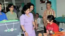 Citizen6, Jakarta: Rombongan Dharma Pertiwi mengunjungi 13 pasien di RSPAD, 11 di RSAL dan 10 di RSPAU yang sedang menderita kanker. (Pengirim: Badarudin Bakri Badar)