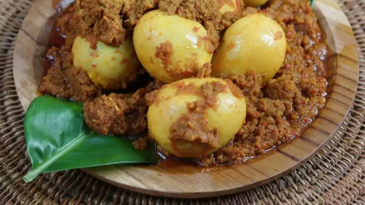 <b>8. Rendang Telur</b>