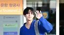 Meski tampil dengan muka bantal, Mingyu SEVENTEEN tetap terlihat menawan dengan busana yang nyaman serba Dior [Dior]