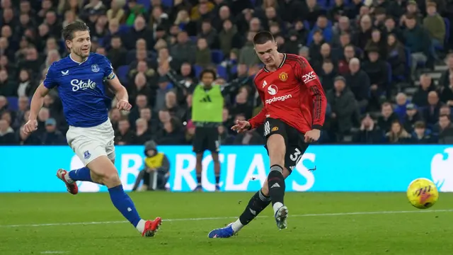 Foto: Benjamin Sesko Lesatkan Gol Kemenangan untuk MU di Liga Inggris