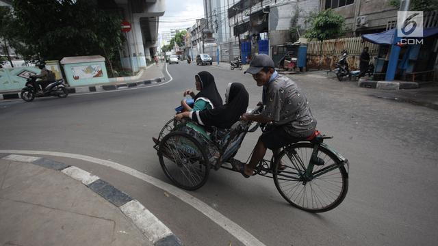 Pendataan Penarik Becak di Flyover Bandengan