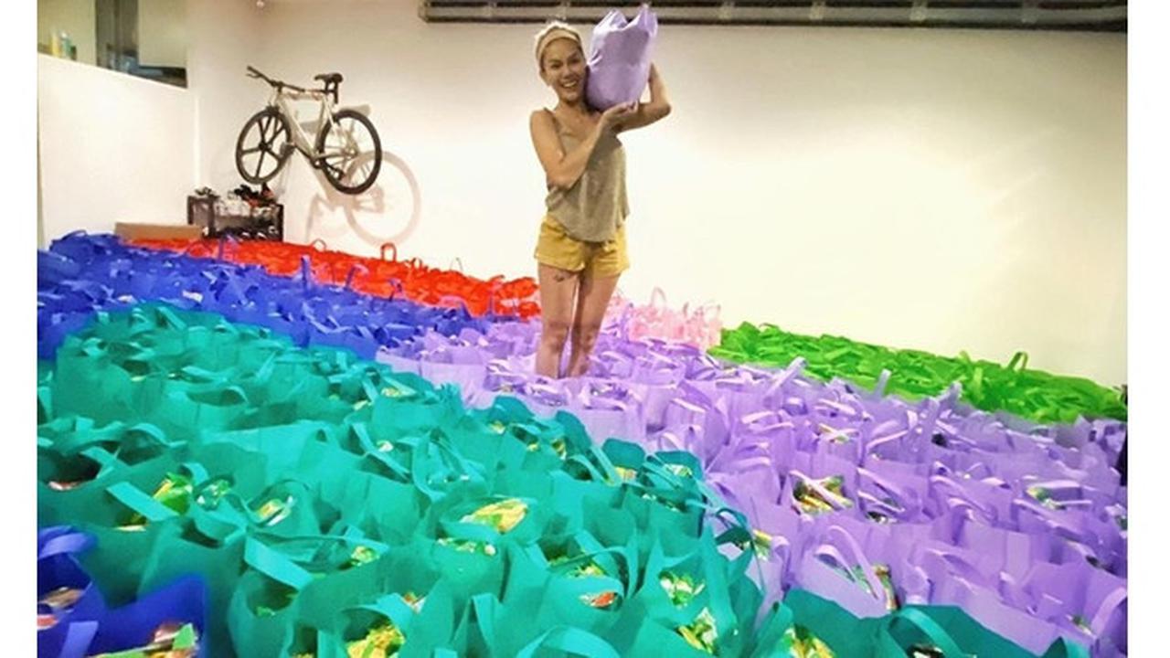 Bagi 500 Sembako, Ini 6 Momen Nikita Mirzani Rayakan Syukuran Anak Bungsunya