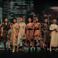 "Nocturnal Hours" koleksi terbaru dari lini Barli Asmara pret-a-porter dalam rangka merayakan ulang tahun sang desainer. Sumber foto: Document/Barli Asmara.