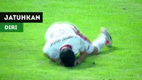 Berita video momen menarik di Piala AFC U-19 2018 saat pemain Yordania U-19 yang tampak lemas kemudian menjatuhkan diri karena tahu akan diganjar kartu merah saat menghadapi Korea Selatan, Senin (22/10/2018).