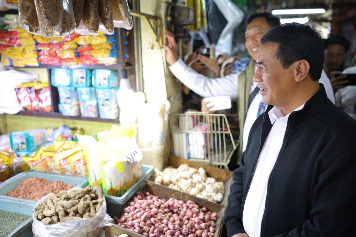 FOTO: Sidak Pasar Wonokromo, Mentan Tegaskan Harga Pangan Aman