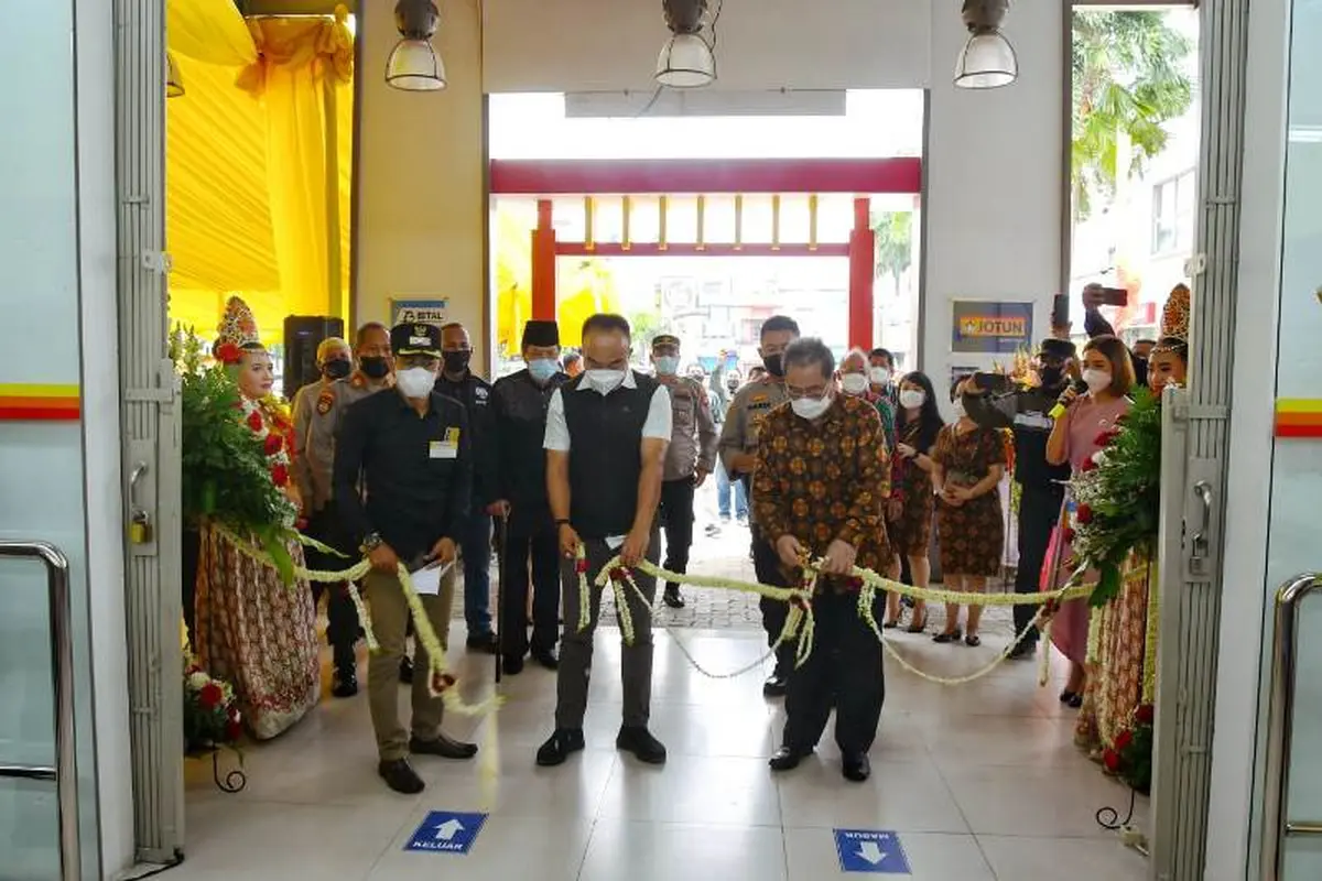 Pembukaan Gerai Depo Bangunan Pondok Gede dengan Konsep One Stop Shopping