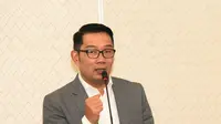 Gubernur Jabar Ridwan Kamil saat memberikan arahan pada Cloud Workshop Digital Transformation oleh Amazone Web Service di Counteryard Marriot Hotel, Kota Bandung, Kamis (24/10/19).