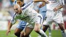 Esteban Cambiasso dua kali berkostum Real Madrid tahun 1996 dan 2002. Dua musim di Madrid memberikan gelar Piala Super Eropa dan Piala Interkontinental (2002), La Liga dan Piala Super Eropa (2003). (AFP/Javier Soriano)