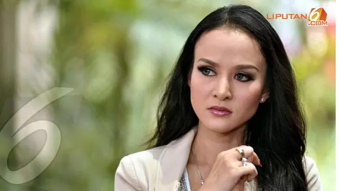 Fokus Bisnis, Cynthiara Alona Tinggalkan Panggung Hiburan?