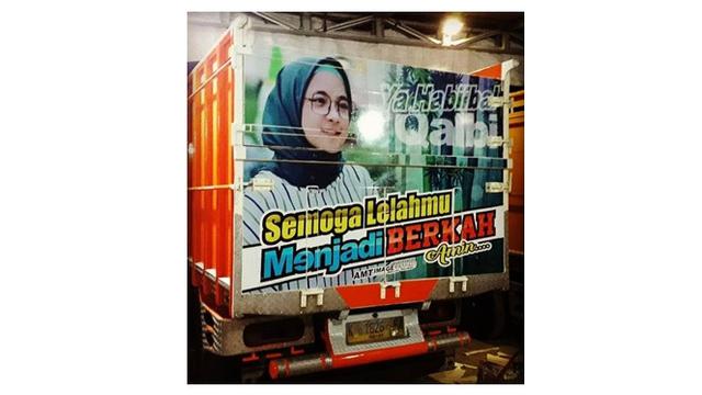 Gambar Artis di Belakang Truk Ini Bikin Tepuk Jidat, Terbaru Chef Renatta