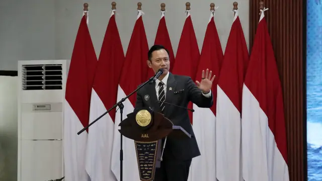 Menteri Koordinator Bidang Infrastruktur dan Pembangunan Kewilayahan Agus Harimurti Yudhoyono (AHY) saat berkunjung ke Akademi Angkatan Laut di Surabaya, Rabu (24/6) (Istimewa)