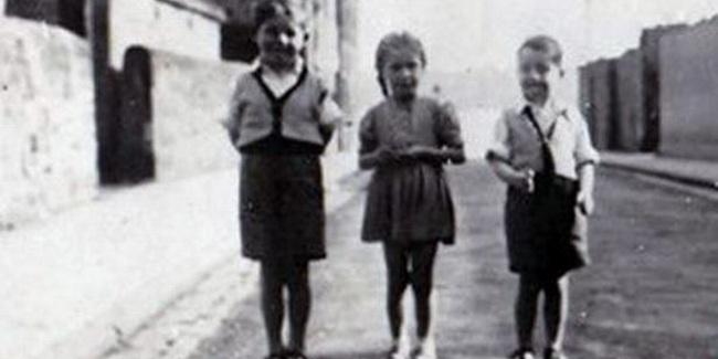 Allan Healy, Margaret Mitchell dan Stewart Healy saat masih kecil. | Foto: copyright dailyrecord.co.uk
