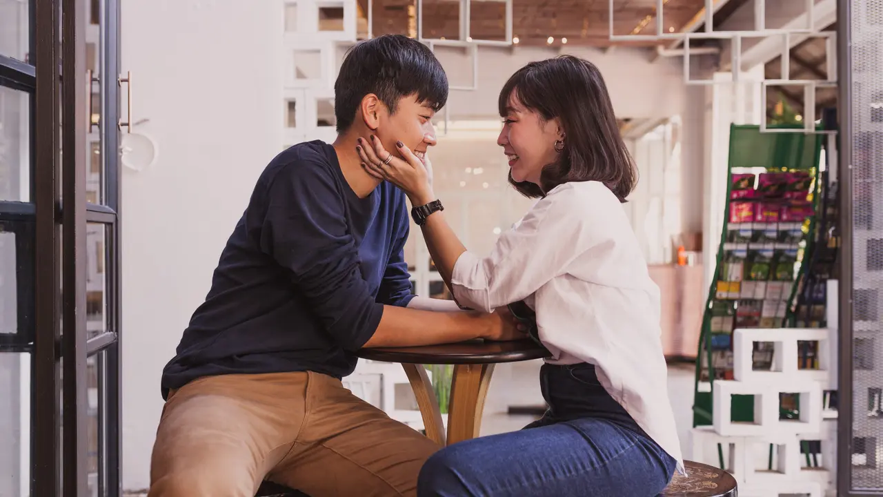 pasangan cinta kencan