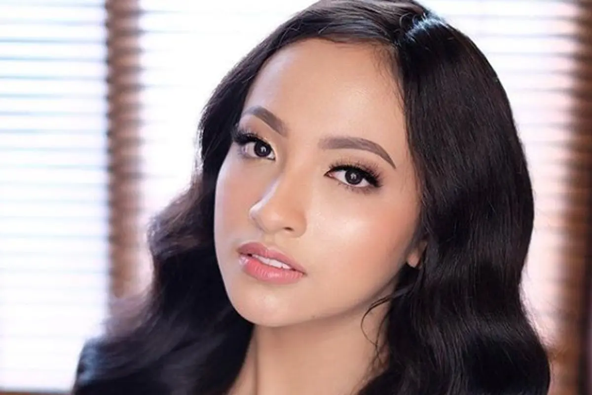 Ini rahasia Puteri Indonesia Lingkungan 2018 Vania Herlambang untuk merawat rambut tipis
