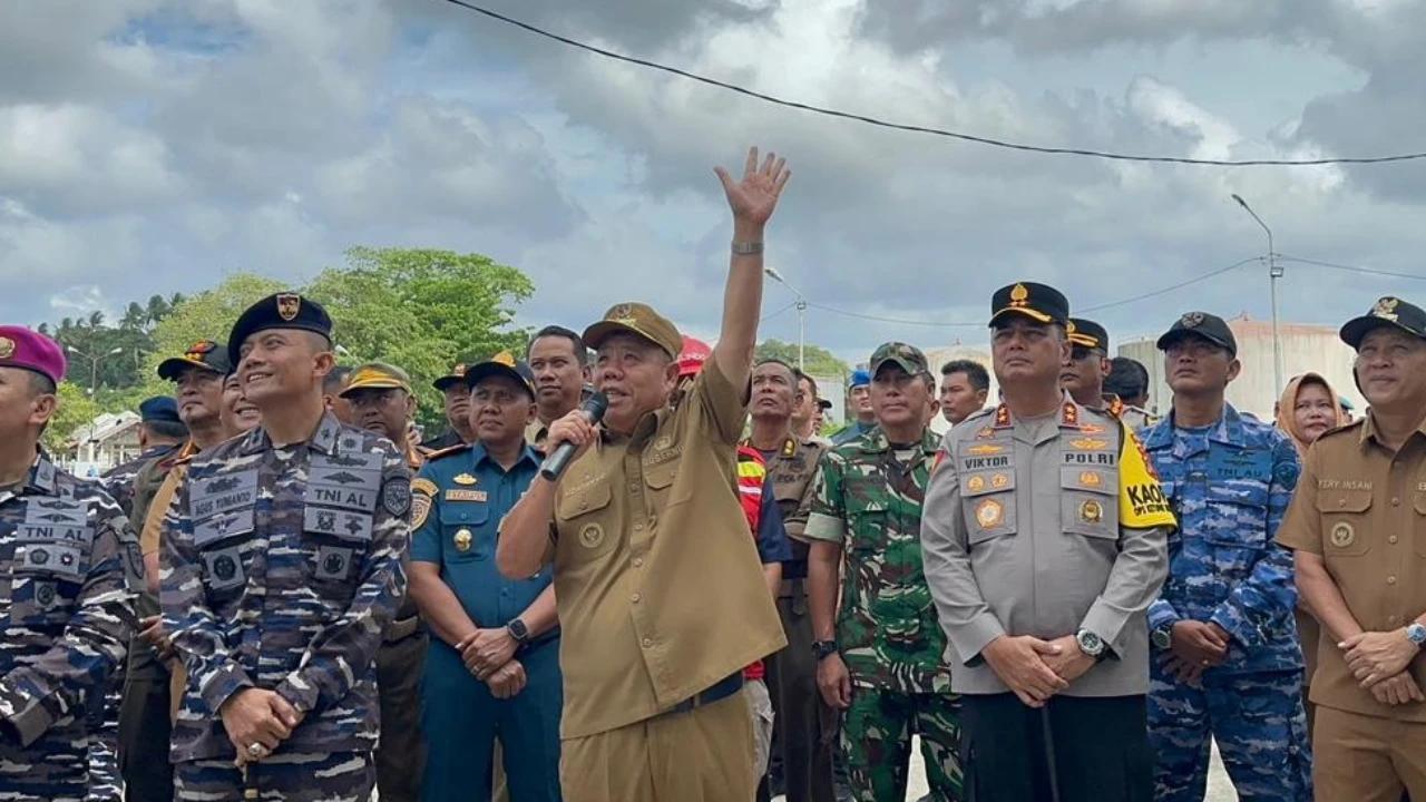 FOTO: KRI Semarang Angkut Ratusan Pemudik Tiba di Bangka