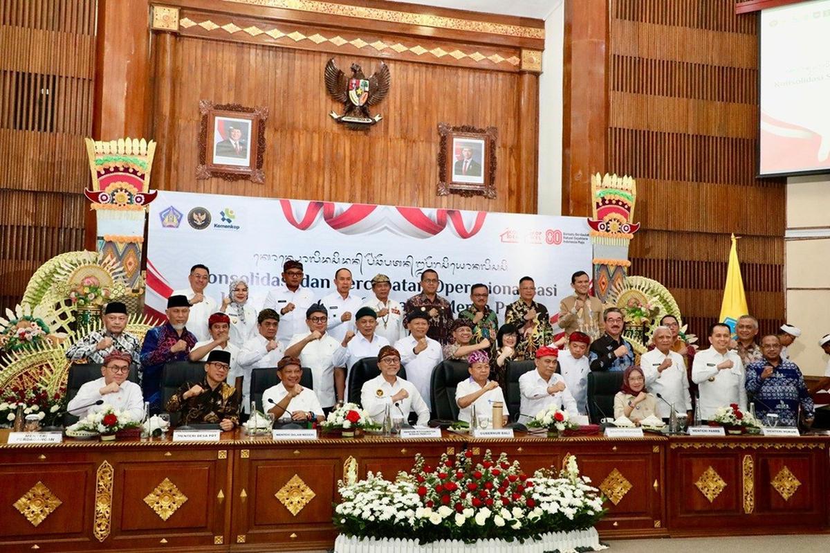 Mendagri Tito Saat Rapat Konsolidasi Satgas Nasional dan Percepatan Operasionalisasi Kopdeskel Merah Putih