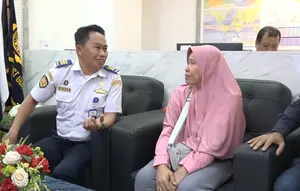 Keluarga Menanti Kepastian Nasib Kerabat Penumpang KMP Mutiara Santosa 2