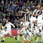 Para pemain Juventus melakukan selebrasi usai memastikan lolos ke final Liga Champions dengan mengalahkan AS Monaco di Stadion Juventus, Turin, Selasa, (09/05/2017). Juventus menang 2-1. (AP/Antonio Calanni)