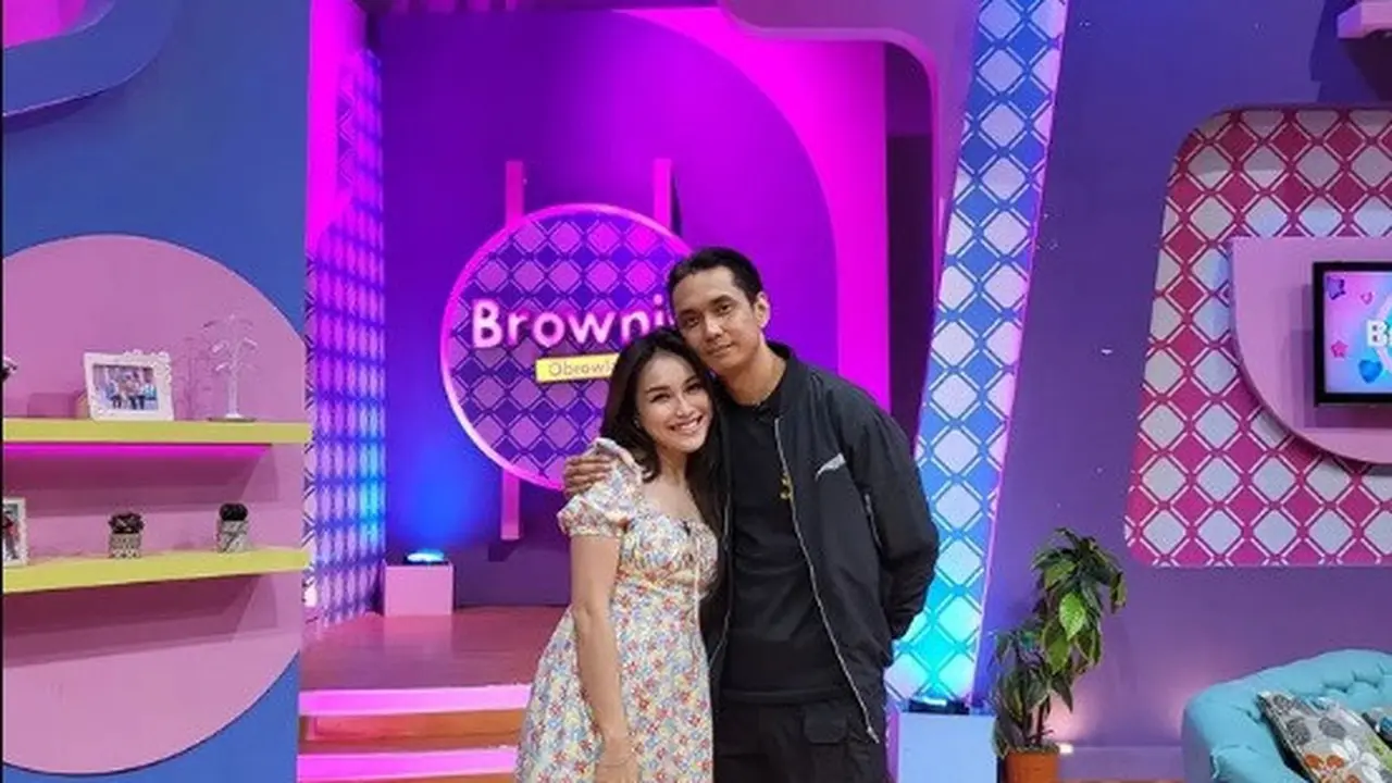 Ayu Ting Ting bersama Wisnu adik Sara Wijayanto. (Foto: Instagram/ayutingting92)