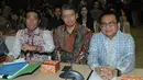 Wakil Ketua DPRD DKI Jakarta, Abraham Lunggana (kiri) saat menghadiri saat rapat mediasi dan Klarifikasi Mengenai Evaluasi RAPERDA/APBD DKI Jakarta Tahun 2015 di Gedung Kemendagri, Jakarta, Kamis (5/32015). (Liputan6.com/Herman Zakharia)
