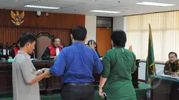 Para saksi bersumpah memberikan kesaksian yang benar saat menjalani sidang dengan terdakwa Raja Bonaran di Pengadilan Tipikor, Jakarta, Senin (30/3/2015). (Liputan6.com/Herman Zakharia)