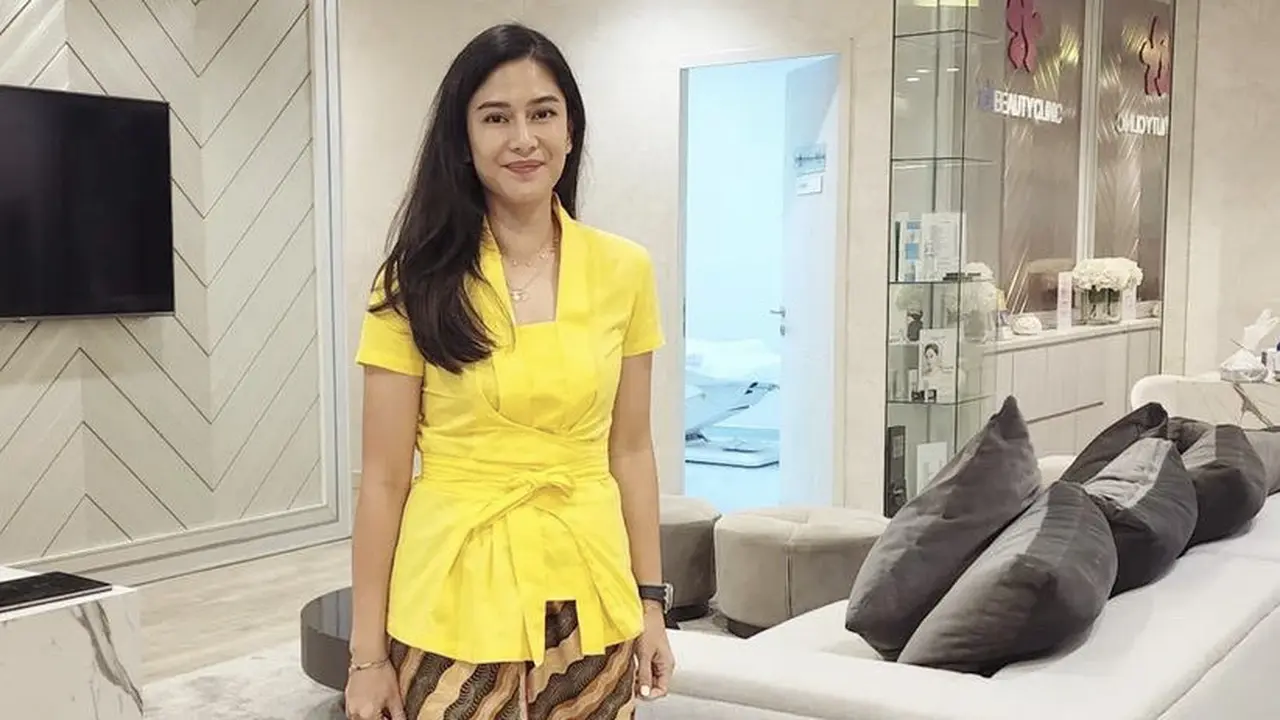 Inspirasi Model Kebaya Wisuda Sekolah Modern