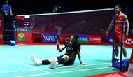 Usaha tunggal putra Indonesia, Jonatan Christie untuk mempertahankan gelar di Indonesia Masters 2024 langsung pupus pada babak pertama setelah ditumbangkan wakil China, Lu Guang Zu dalam pertarungan alot tiga game 21-19, 19-21 dan 19-21 di Istora Senayan, Jakarta, Rabu (24/1/2024). (Bola.com/M Iqbal Ichsan)