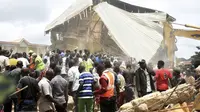 Sekolah di Nigeria tengah runtuh saat para siswa sedang ujian. (AP)