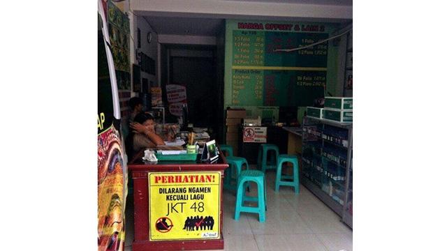 6 Tulisan Dilarang Ngamen Ini Bikin Tepuk Jidat