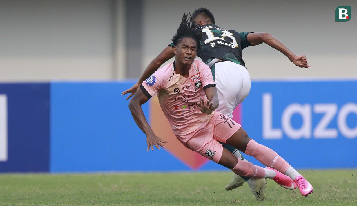 Ronaldo Kwateh tampil menjadi starter dalam laga yang berkesudahan 1-1 tersebut. Ia digantikan pada menit ke-61 oleh Bayu Gatra. (Foto: Bola.com/Ikhwan Yanuar)