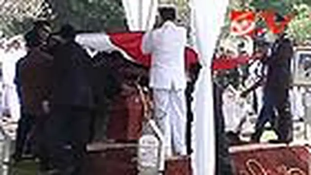 Jenazah Pak Domo Dimakamkan di TMP Kalibata