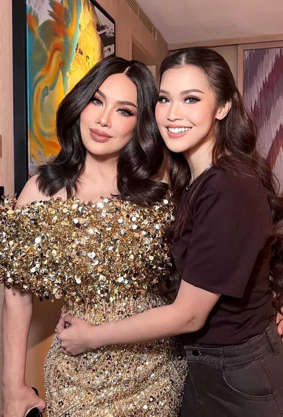 Detail Make Up Titi DJ yang Bikin Tampak Awet Muda di Usia 50-an
