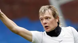 Selebrasi winger Juventus Milos Krasic seusai menjebol gawang Genoa dalam lanjutan Serie A yang digelar di Luigi Ferraris Stadium, 21 November 2010. Juve unggul 2-0. AFP PHOTO / FABIO MUZZI 