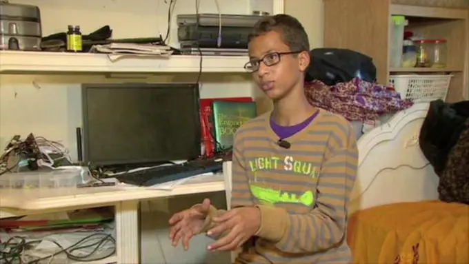 VFakta Ahmed Mohamed, Remaja Muslim yang Ditangkap Sebab Buat Jam