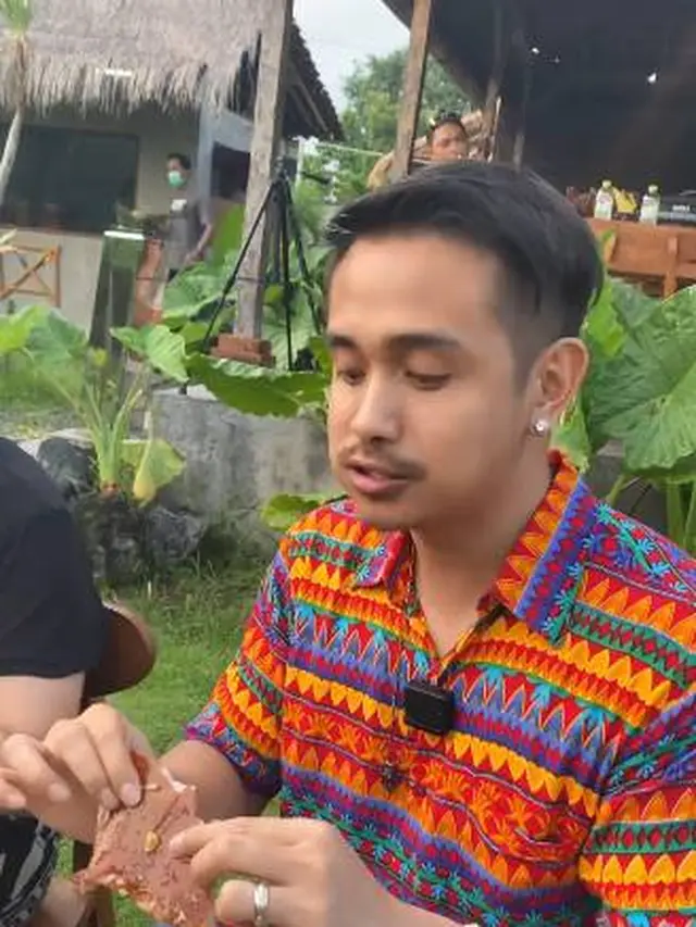 Tampil Beda Ini 6 Potret Ajun Perwira Saat Berkumis yang Menuai Sorotan