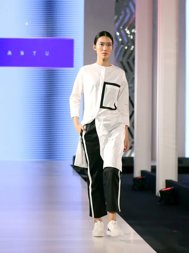 [Bintang] Kembangkan Budaya Etnik, Fashion Nation Hadirkan Koleksi Auguste Soesastro dan Populo Batik