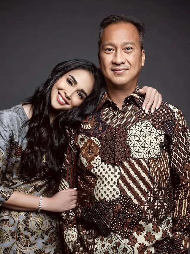 Model Baju Batik Loemongga Haoemasan, Jadi Inspirasi Gaya Formal dan Elegan Istri Menteri
