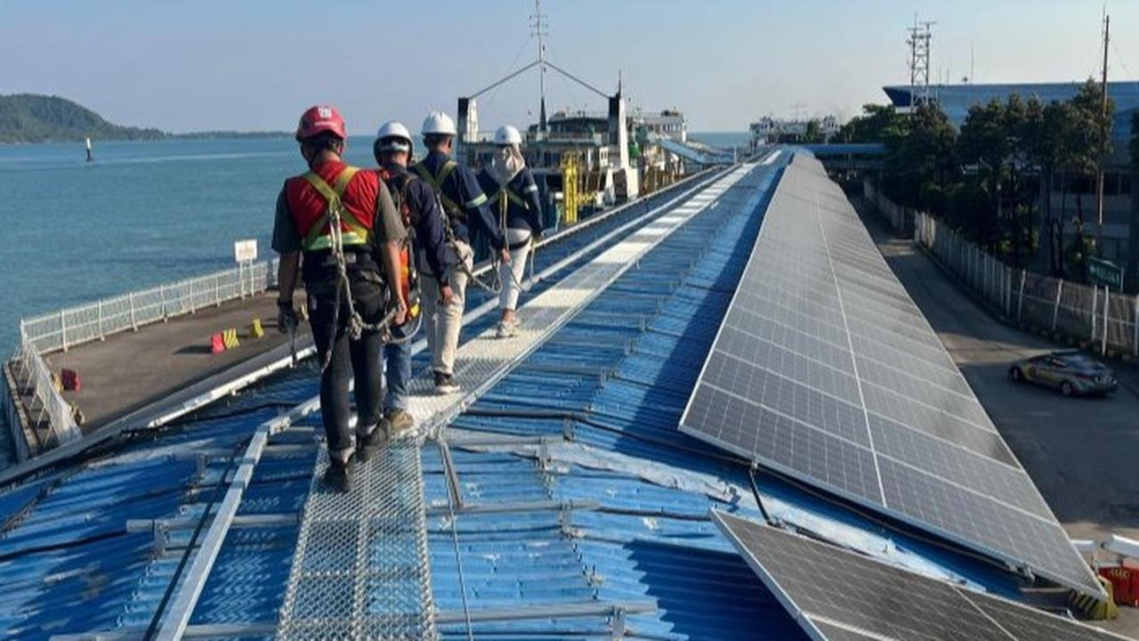 Tahukah Anda? ASDP Sulap Pelabuhan Merak & Bakauheni Jadi Pelabuhan Hijau dengan Panel Surya Raksasa!