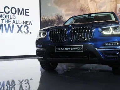 Penampakan BMW X3 terbaru saat peluncurannya di Jakarta, Rabu (11/4). Generasi ketiga BMW X3 ini dilengkapi dengan mesin empat silinder 2000 cc. (Merdeka.com/Dwi Narwoko)