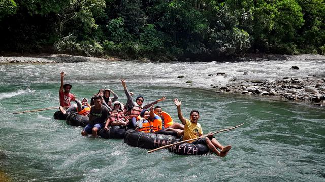 Rafting di Bukit Lawang