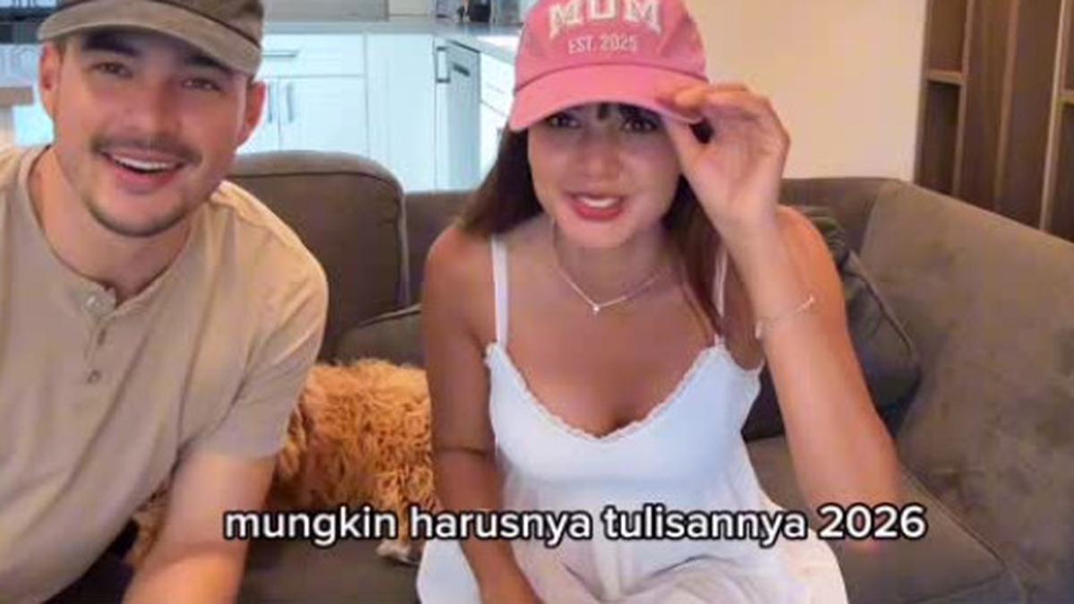 Kejutan! Aurelie Moeremans dan Tyler Bigenho Umumkan Kehamilan, Unggah Foto Manis dengan Topi 'Mom' dan 'Dad'!