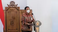 Kepala Badan Pengembangan Sumber Daya Manusia Industri (BPSDMI) Kemenperin Arus Gunawan memberikan sambutan pada pembukaan Program Pendidikan Setara Diploma Satu Pengolahan Produk Kulit di Magetan, Jawa Timur. (Dok Kemenperin)