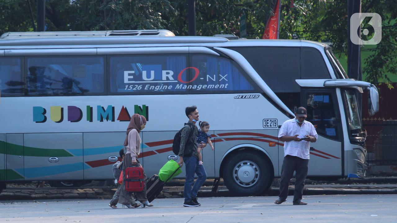 Suasana Terminal Poris Plawad Tangerang Jelang Pelarangan Mudik Lebaran