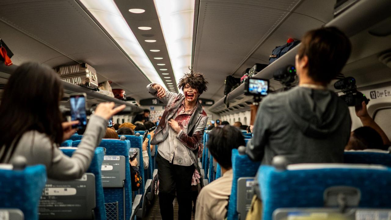 Gerombolan zombie serbu kereta cepat Shinkansen di Jepang