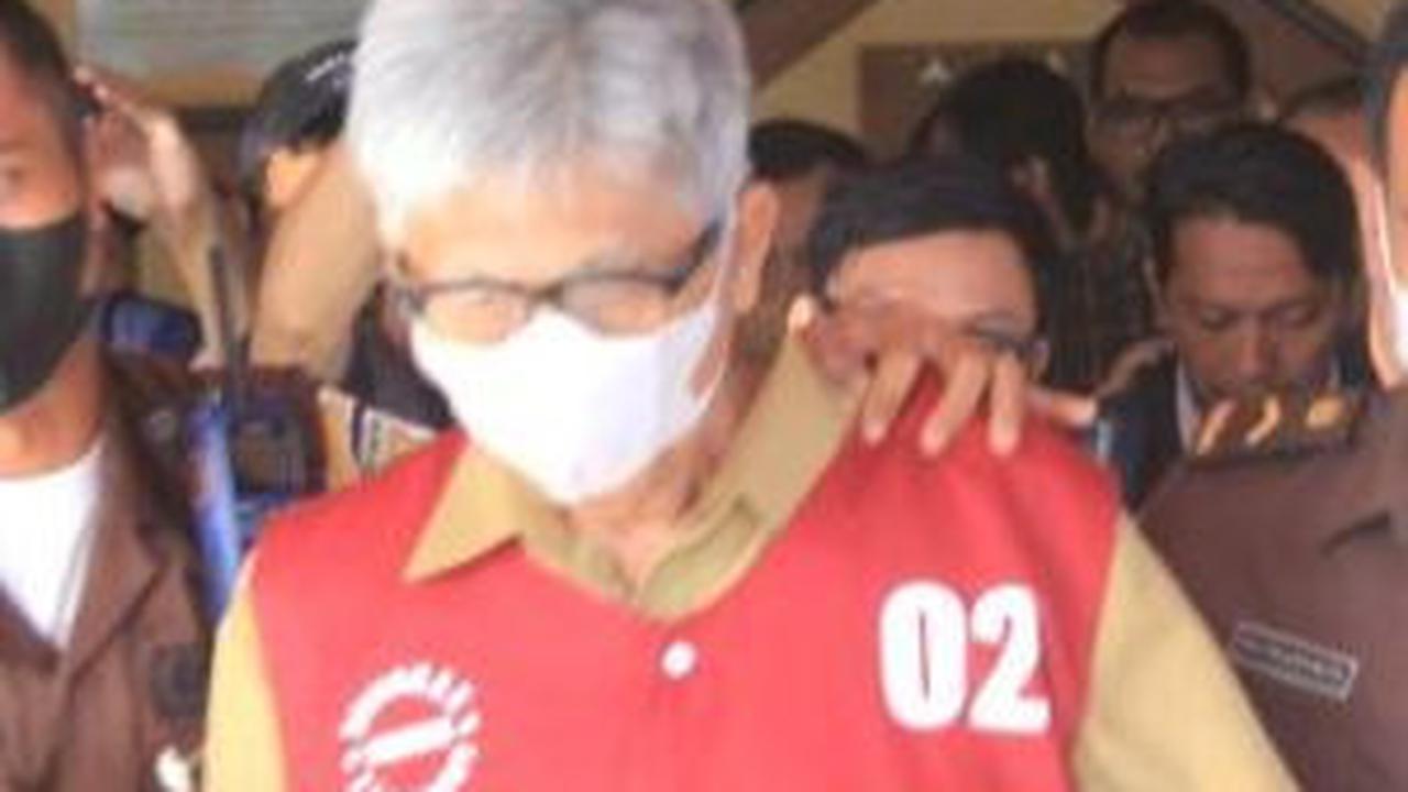 Seperti diberitakan, Kejati DIY menetapkan Krido Suprayitno sebagai tersangka pada Senin (17/7). Krido diduga menerima gratifikasi sebesar Rp4,7 miliar dari Direktur PT Deztama Putri Sentosa Robinson yang saat ini telah menjadi terdakwa.