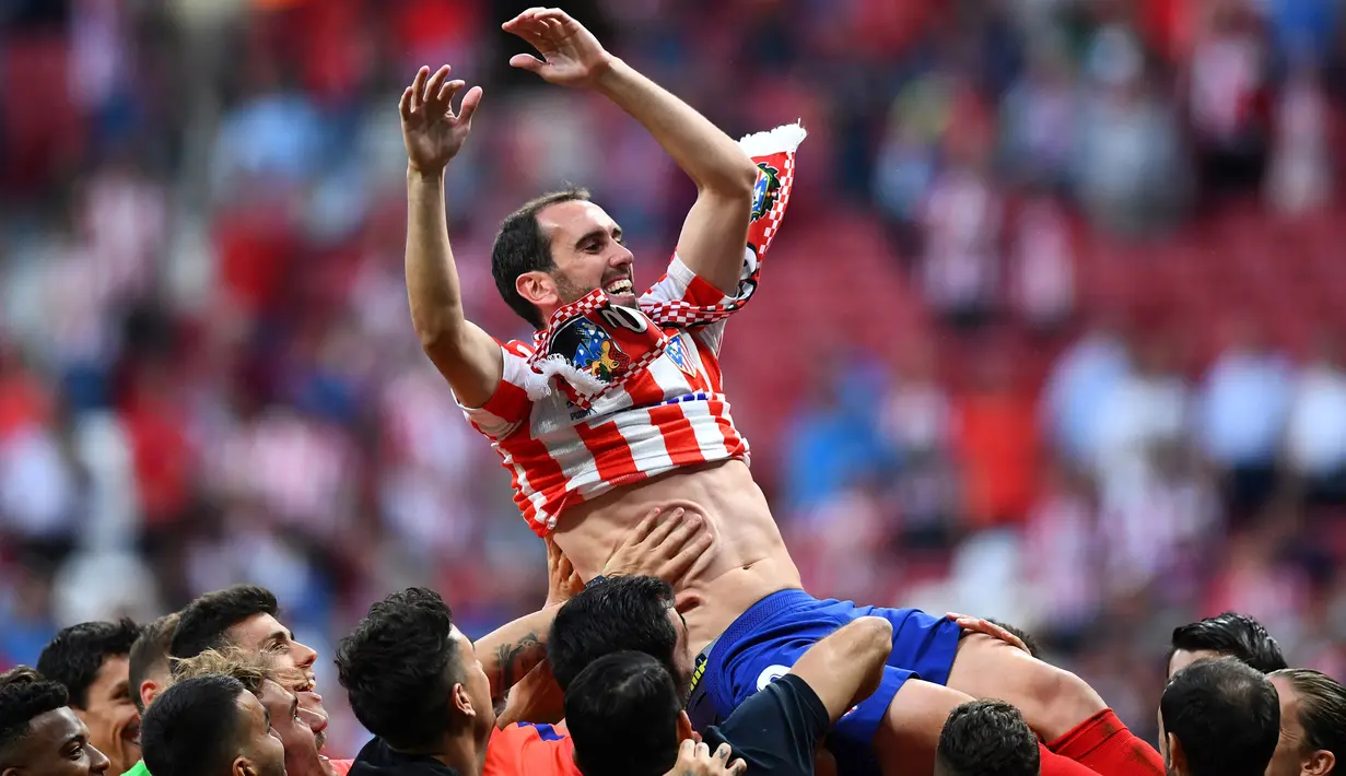 Diego Godin merupakan pemain andalan sekaligus kepercayaan bagi Simeone. Bek Uruguay itu tercatat telah tampil sebanyak 359 di bawah asuhan pria Argentina. Mereka telah memenangkan gelar La Liga, 2 trofi Liga Europa, 1 Copa del Rey, 1 Piala Super Spanyol, dan 2 Piala Super EUFA. (AFP/Gabriel Bouys)