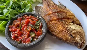 Resep Sambal Tomat Kemangi untuk Ikan Goreng, Pedas Segar dengan Aroma Harum