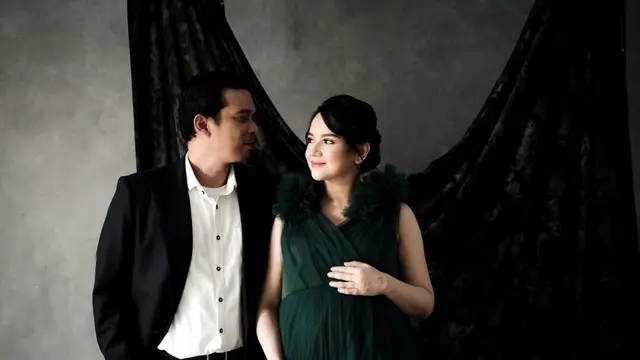 6 Potret Terbaru Maternity Shoot Angelica Simperler Bareng Suami, Romantis